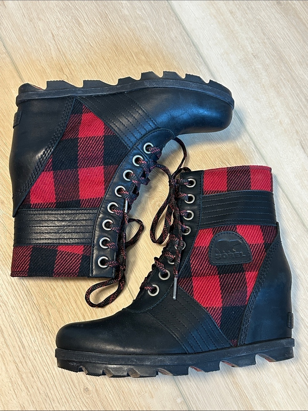 Sorel Lexie Wedge Boot Red Black Buffalo Plaid Check size 9.5 - Picture 4 of 16